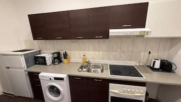 Basic-Apartment | Eigene Küche | Kühlschrank, Mikrowelle, Ofen, Herdplatte