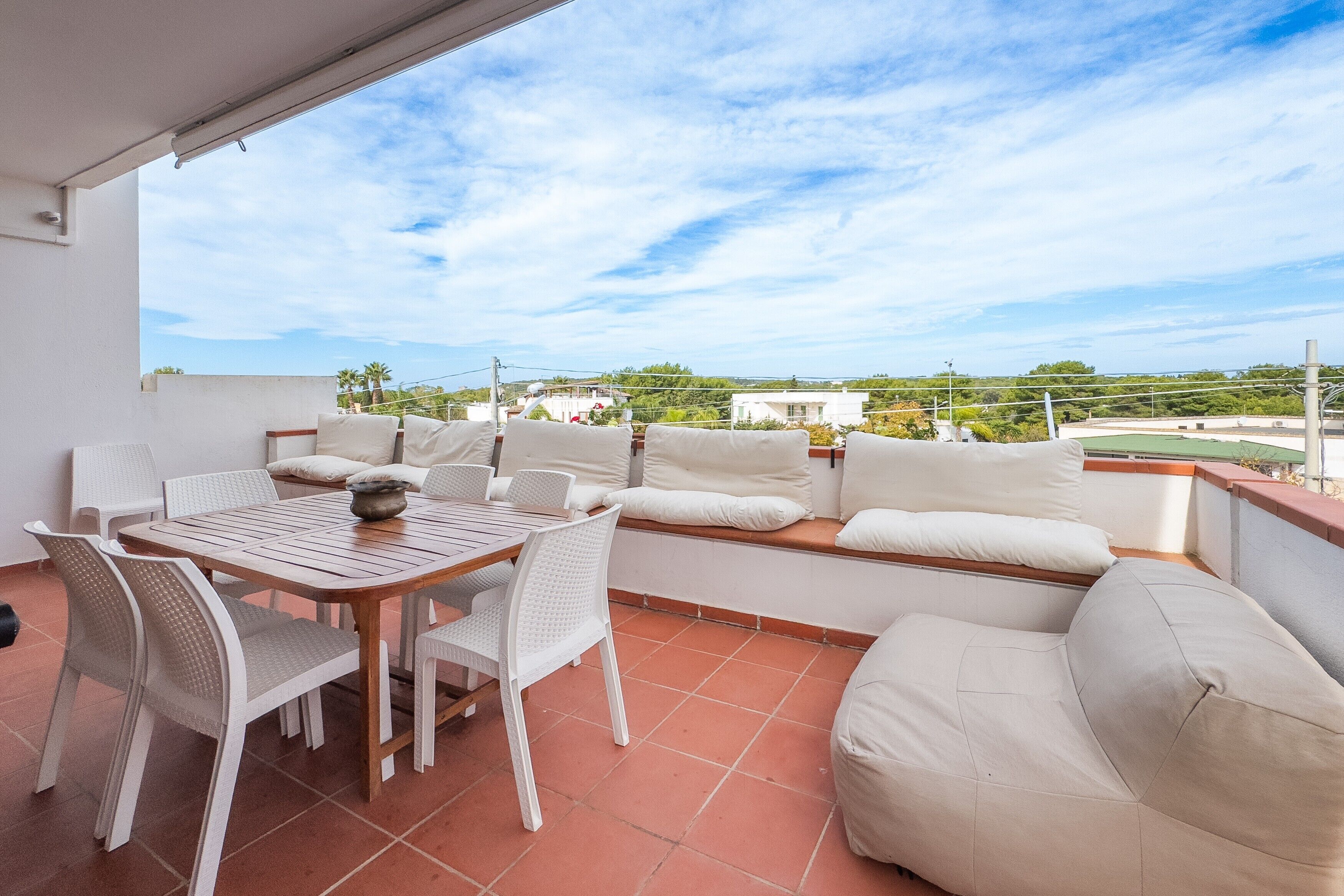 屋外ダイニングエリア