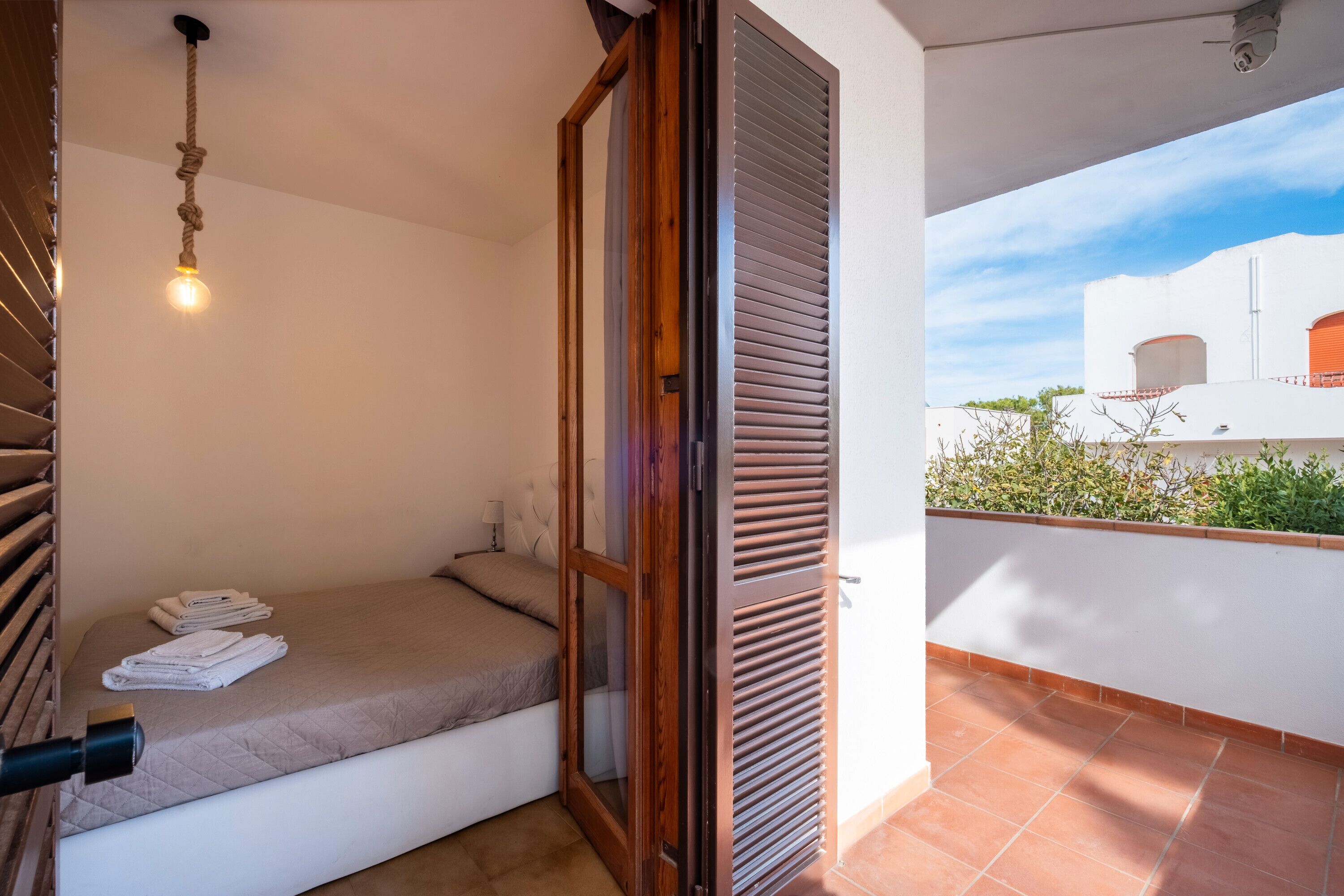 3 chambres, fer et planche à repasser, Wi-Fi, draps fournis