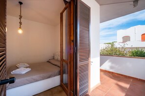 3 dormitoris, planxa i posts de planxar, wifi i roba de llit