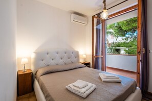 3 habitaciones, tabla de planchar con plancha, wifi y ropa de cama