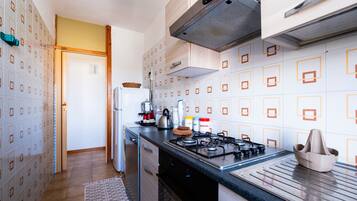 Refrigerador, horno, parrilla de estufa y lavavajillas