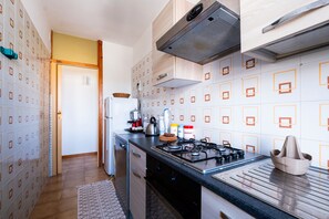 Réfrigérateur, four, plaque de cuisson, lave-vaisselle