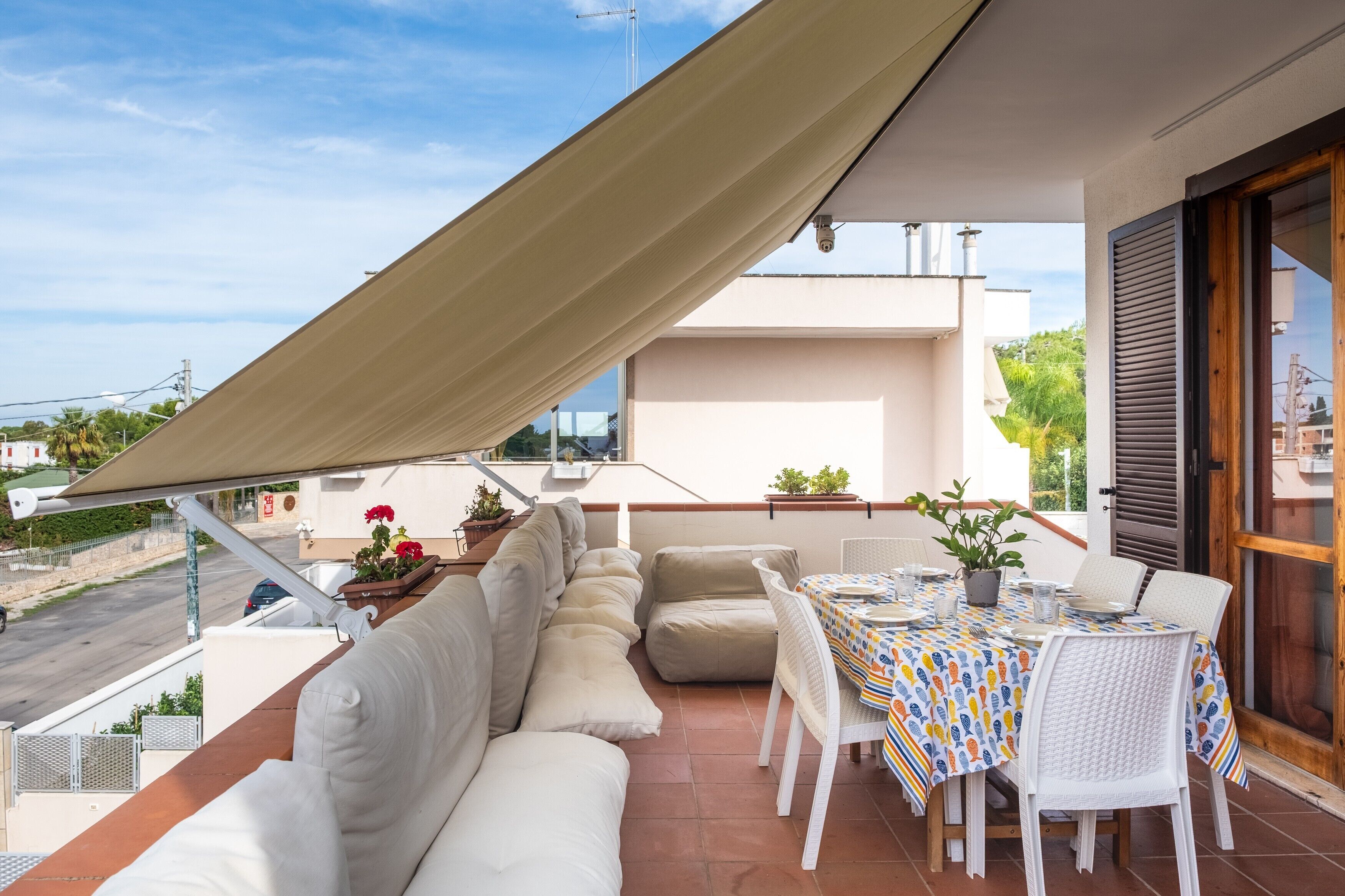 屋外ダイニングエリア