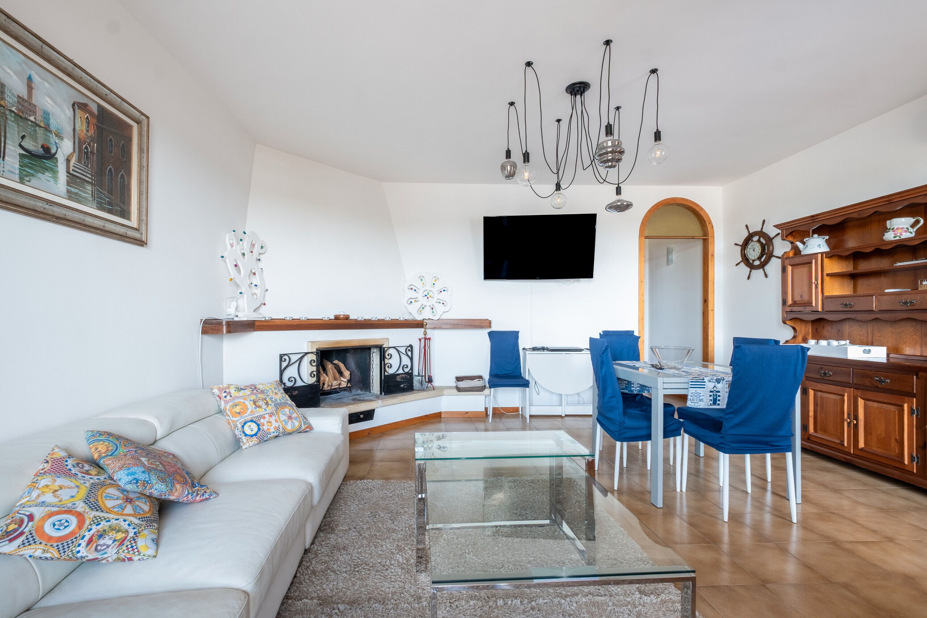 Televisión, chimenea