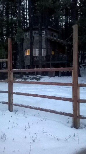 المنطقة المحيطة بالمنشأة