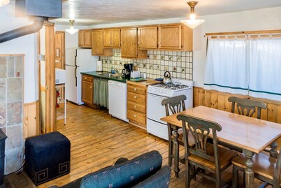 Private Cabin for Skiing Getaway with Deck in Steamboat Springs, Colorado