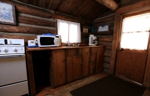 Coffee/tea maker, fridge, microwave, oven - Remote Cabin Rental near Pearl Lake in Mountains of Clark, Colorado (Columbine)