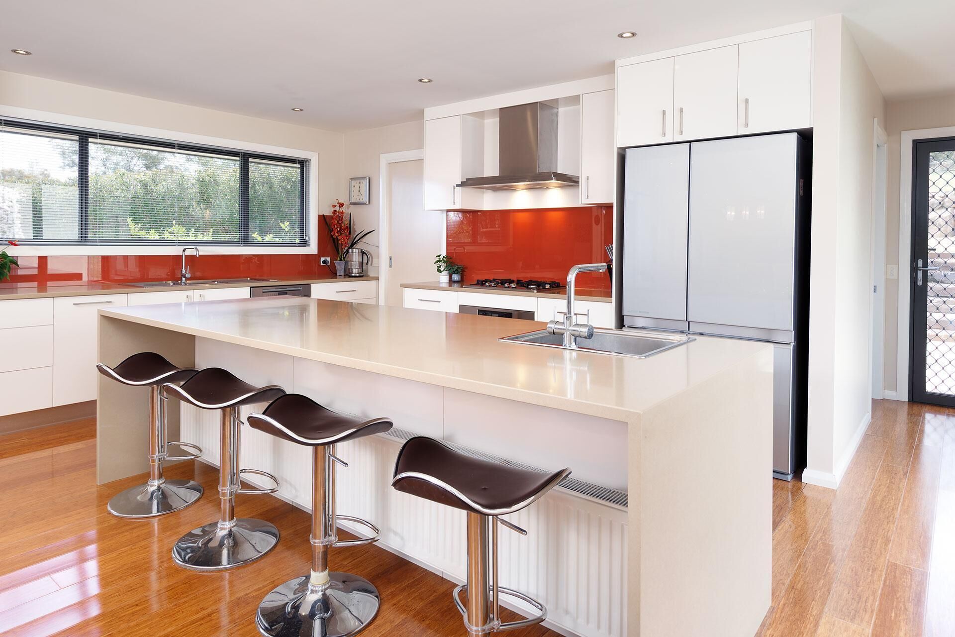 ميكروويف، فرن، موقد طهي مسطح، غسالة أطباق