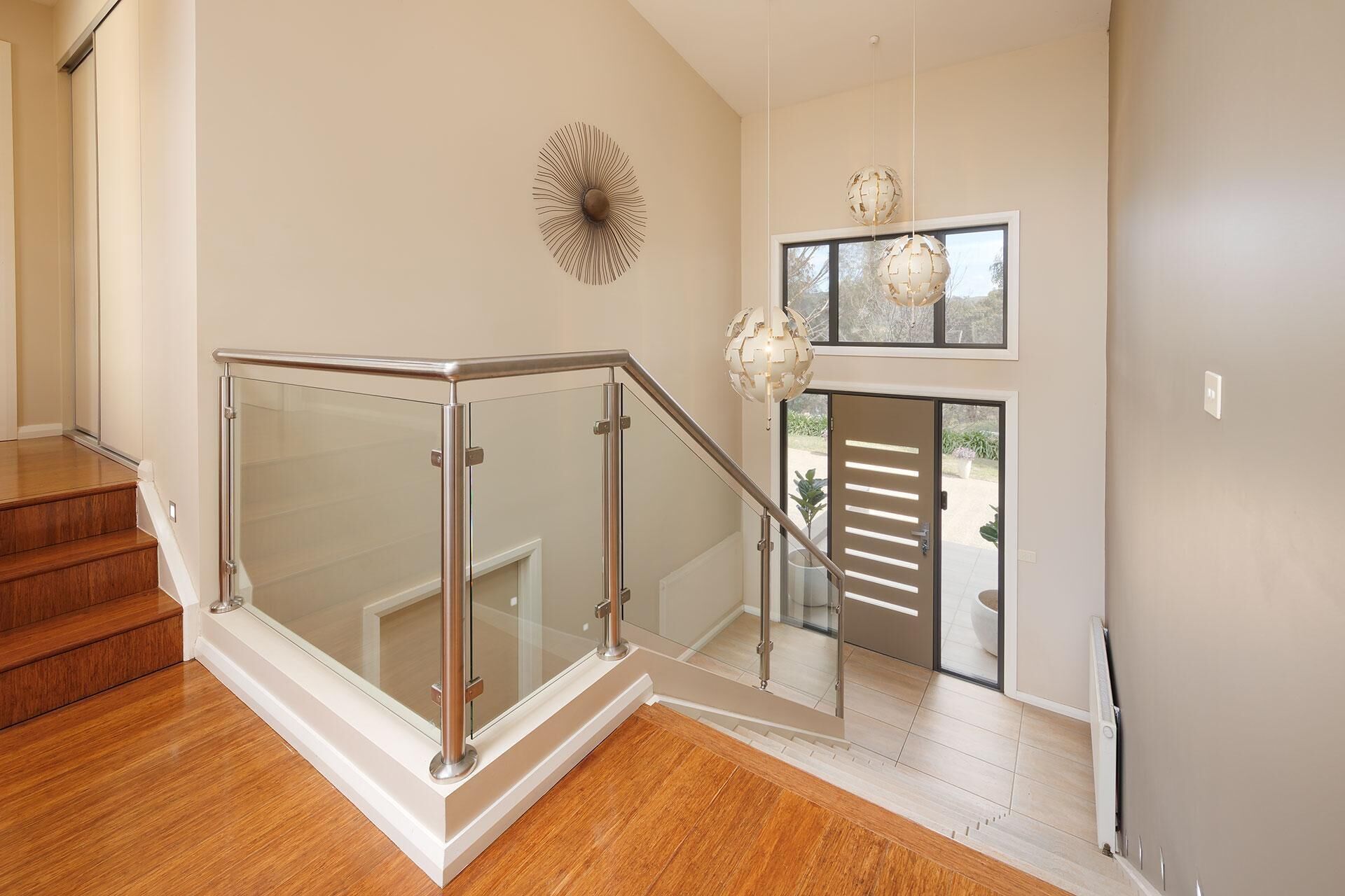 المنشأة من الداخل