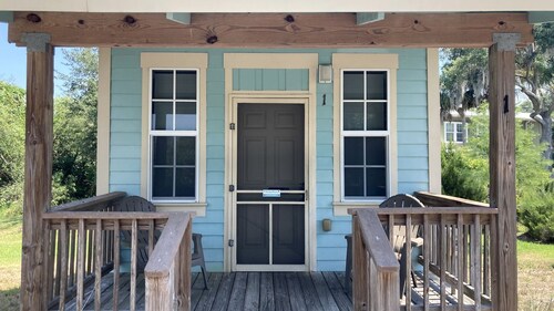 Colorful Waterfront Cabin Rentals on the Braden River near Sarasota, Florida