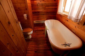 Jetted bath, towels