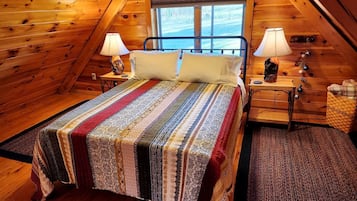 2 bedrooms, desk, WiFi, bed sheets