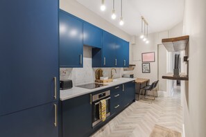 Réfrigérateur, lave-vaisselle, grille-pain