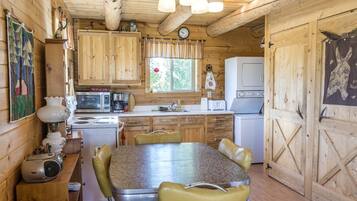 Køleskab, mikrobølgeovn, kogeplade, opvaskemaskine