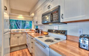 Coffee/tea maker, fridge, microwave, oven