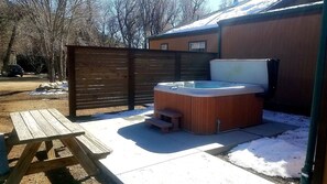 Tina de hidromasaje al aire libre