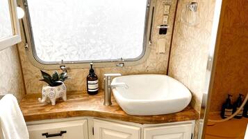 Handdoeken, zeep, shampoo, toiletpapier