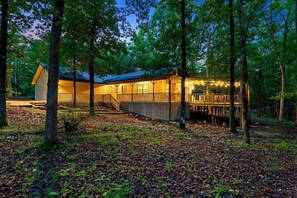 A cabin with a porch, surrounded by trees. - Wonderful Cabin Perfect for Family Getaways in Broken Bow, Oklahoma (Broken Bow)