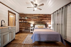 5 bedrooms, WiFi, bed sheets