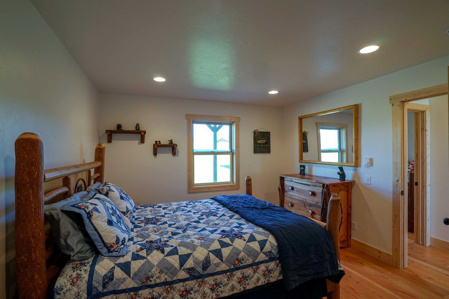 3 chambres, bureau, Wi-Fi, literie fournie