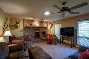 Living area - Rural Cabin Rental near Madison River in Ennis, Montana (Cameron)