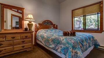 Silitysrauta/-lauta, Wi-Fi, vuodevaatteet