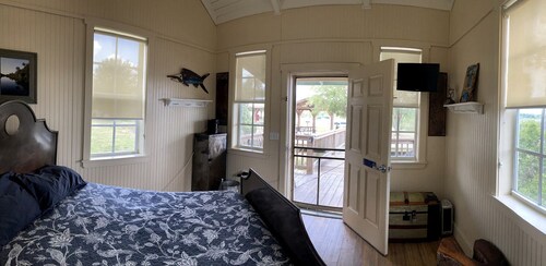 Lakefront Cabin Rental in Bradenton, Florida