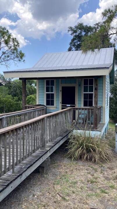 Lakefront Cabin Rental in Bradenton, Florida