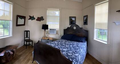 Lakefront Cabin Rental in Bradenton, Florida