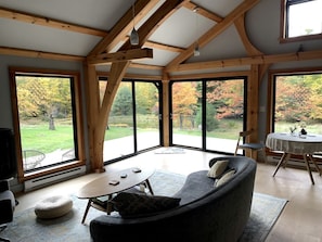 Fireplace, stereo - Gorgeous Cottage for Two, Overlooking Pond on 20 acres, Glamping in Pennsylvania (Spring Mills)