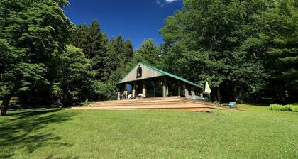 Gorgeous Cottage for Two, Overlooking Pond on 20 acres, Glamping in Pennsylvania