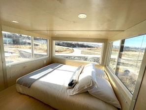 1 bedroom, WiFi, bed sheets - Secluded Tiny House Oasis in Grand Junction: Nature's Perfect Glamping Hideaway in Colorado (Grand Junction)