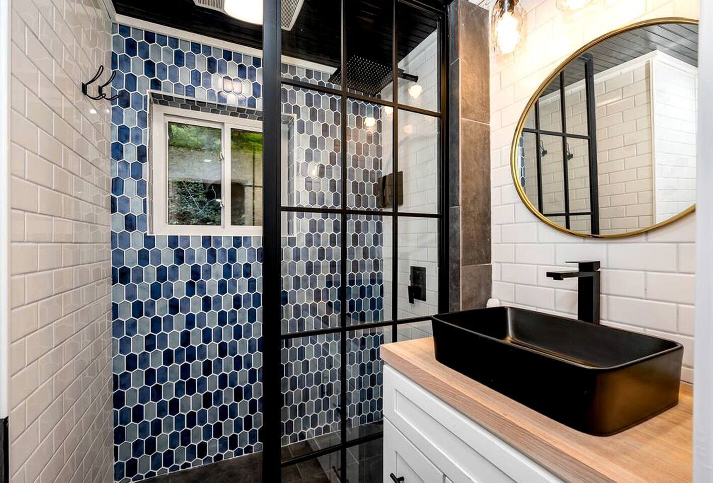 Hårføner, håndklær, såpe og sjampo