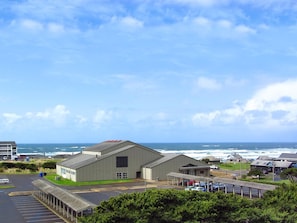 Exterior - Incredible Beach House with Stunning Views in Newport, Oregon (Newport)