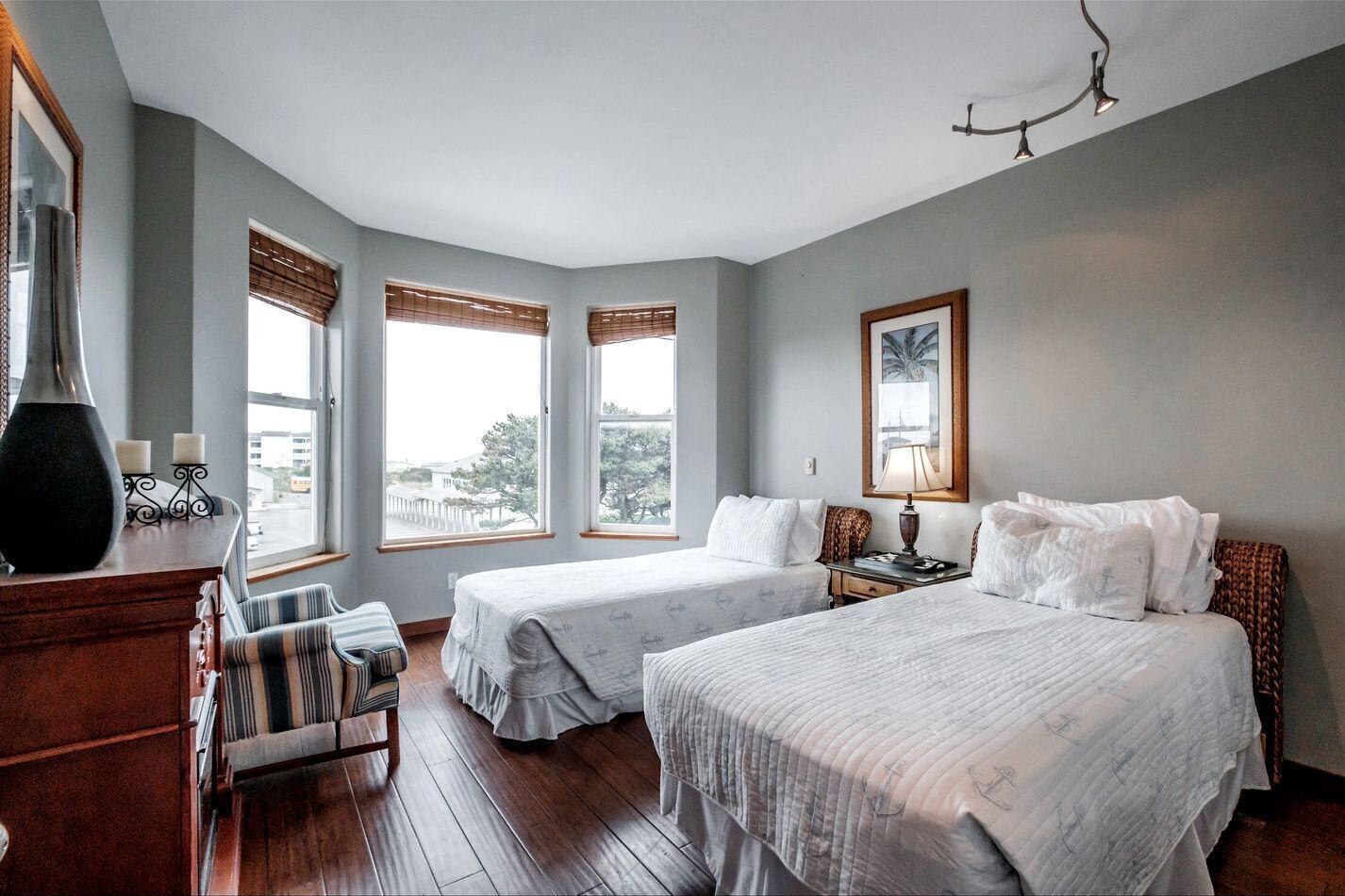 4 bedrooms, desk, iron/ironing board, WiFi