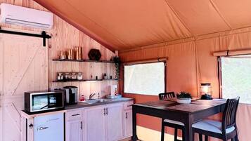 Coffee/tea maker, fridge, microwave, cookware/dishes/utensils