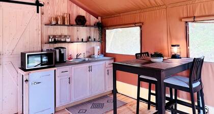 Outstanding Safari Tent with Jacuzzi and and Beautiful Outdoor and Indoor Living in Florida