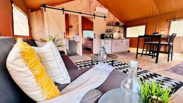 Televisie en een open haard
