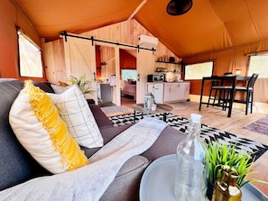 Fernseher, Kamin
