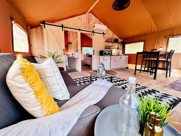 Fernseher, Kamin