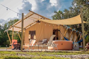 Property grounds - Outstanding Safari Tent with Jacuzzi and and Beautiful Outdoor and Indoor Living in Florida (Punta Gorda)