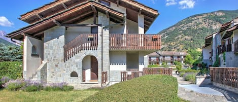 Family House, Multiple Bedrooms, 2 Bathrooms (Maison Rosamunda) | Exterior