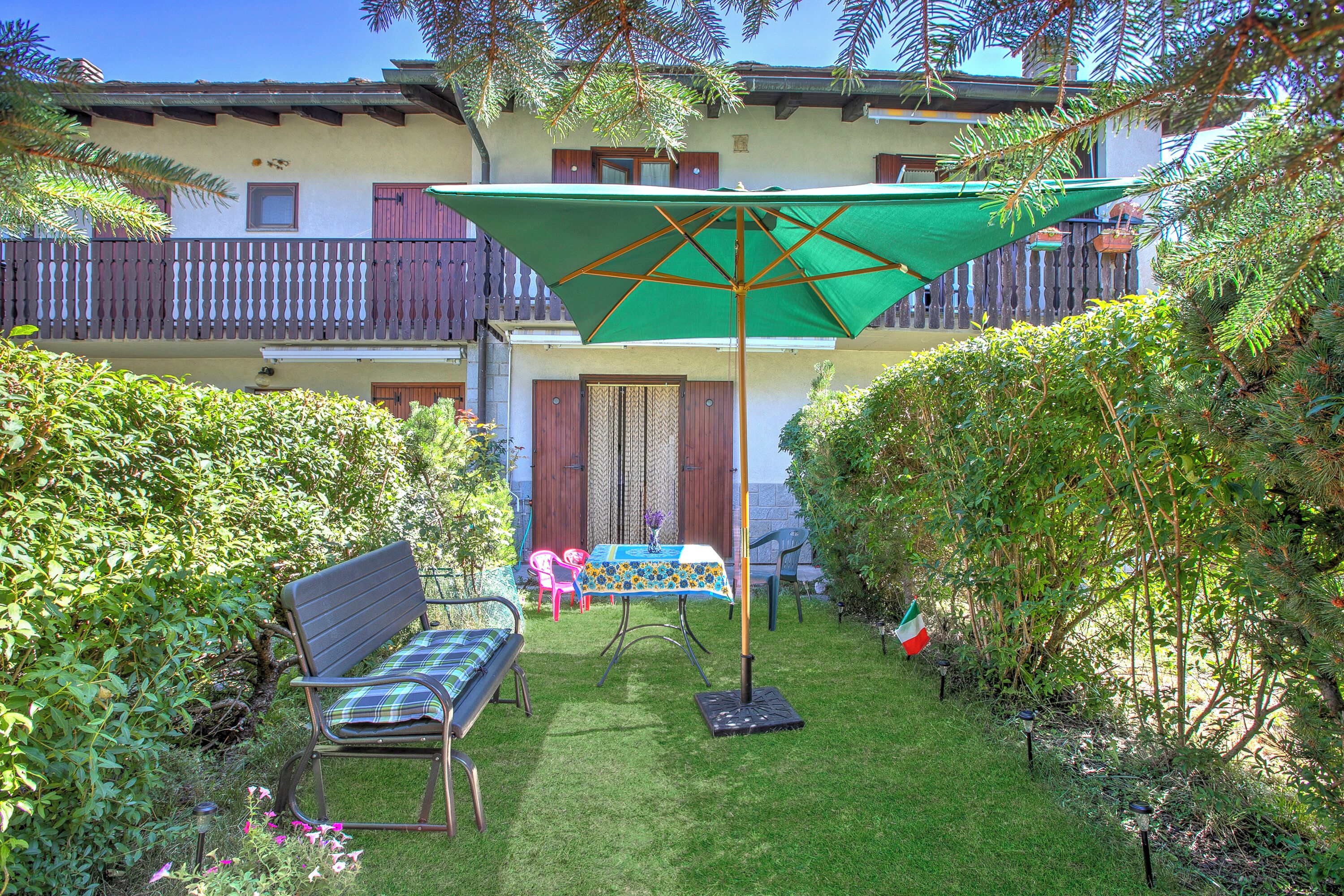 Casa familiare, camere multiple, 2 bagni (Maison Rosamunda) | Ristorazione all'aperto
