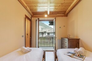 Family House, Multiple Bedrooms (Maison Dolce Vento) | 2 bedrooms, laptop workspace, free WiFi, bed sheets