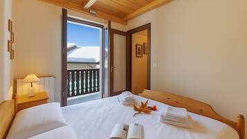 2 bedrooms, laptop workspace, free WiFi, bed sheets