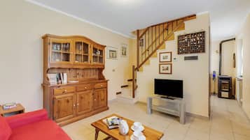 Casa familiare, camere multiple (Maison Dolce Vento) | Area soggiorno | TV a schermo piatto 21 pollici con canali via cavo