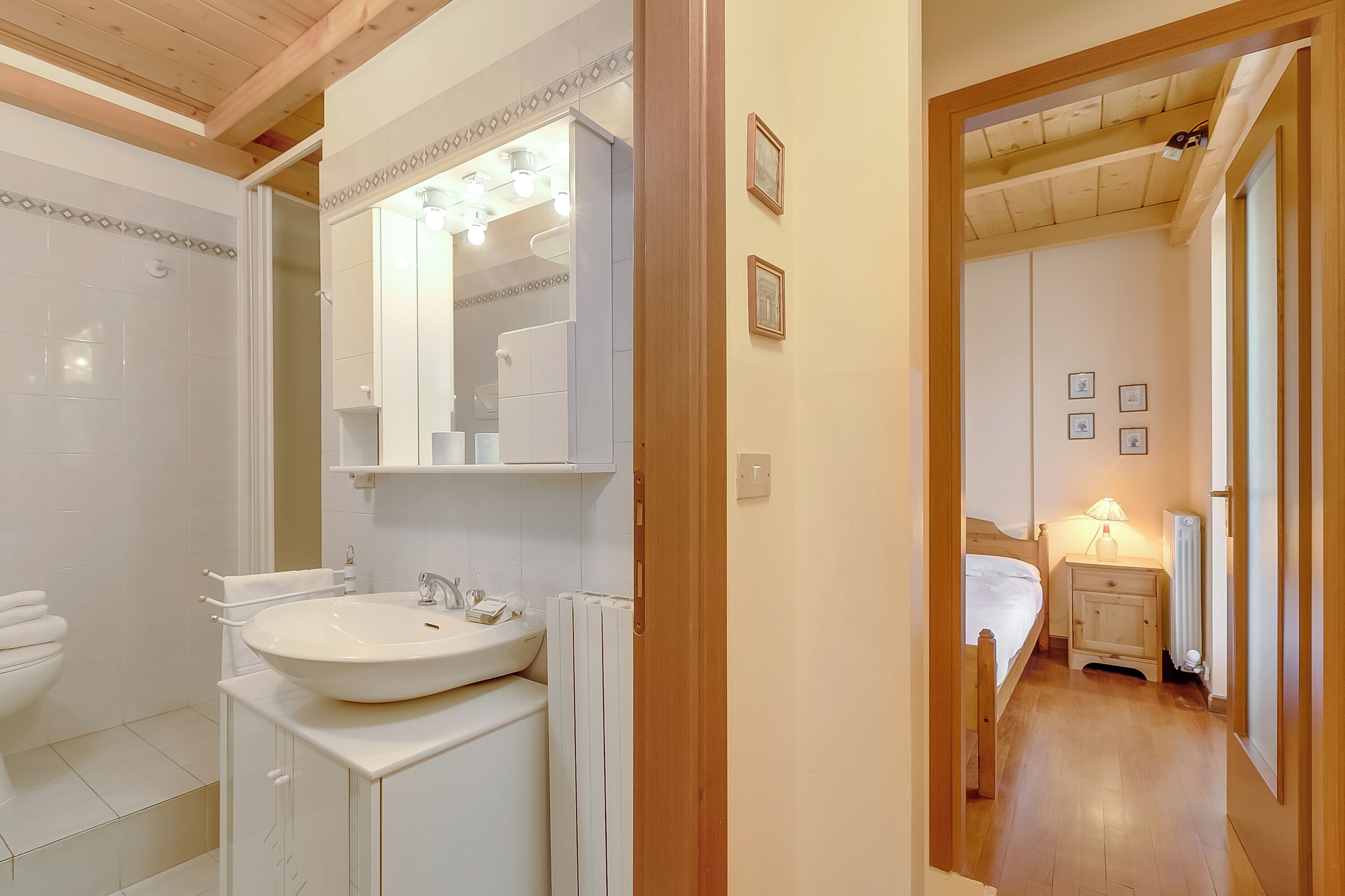 Maison Familiale, plusieurs chambres (Maison Dolce Vento) | Salle de bain | Douche, sèche-cheveux, bidet, serviettes fournies