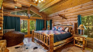 3 bedrooms, desk, iron/ironing board, travel crib - Waterfront Cabin with Barbecue in Langley, Oklahoma (Langley)