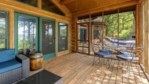 Outdoor dining - Waterfront Cabin with Barbecue in Langley, Oklahoma (Langley)